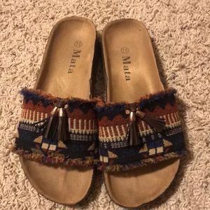 ❣️SOLD❣️Mata Slip Ons